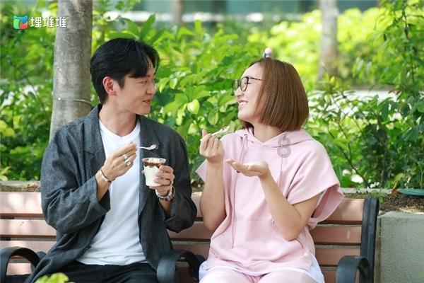中式2024龙年金龙贺岁创意设计下载