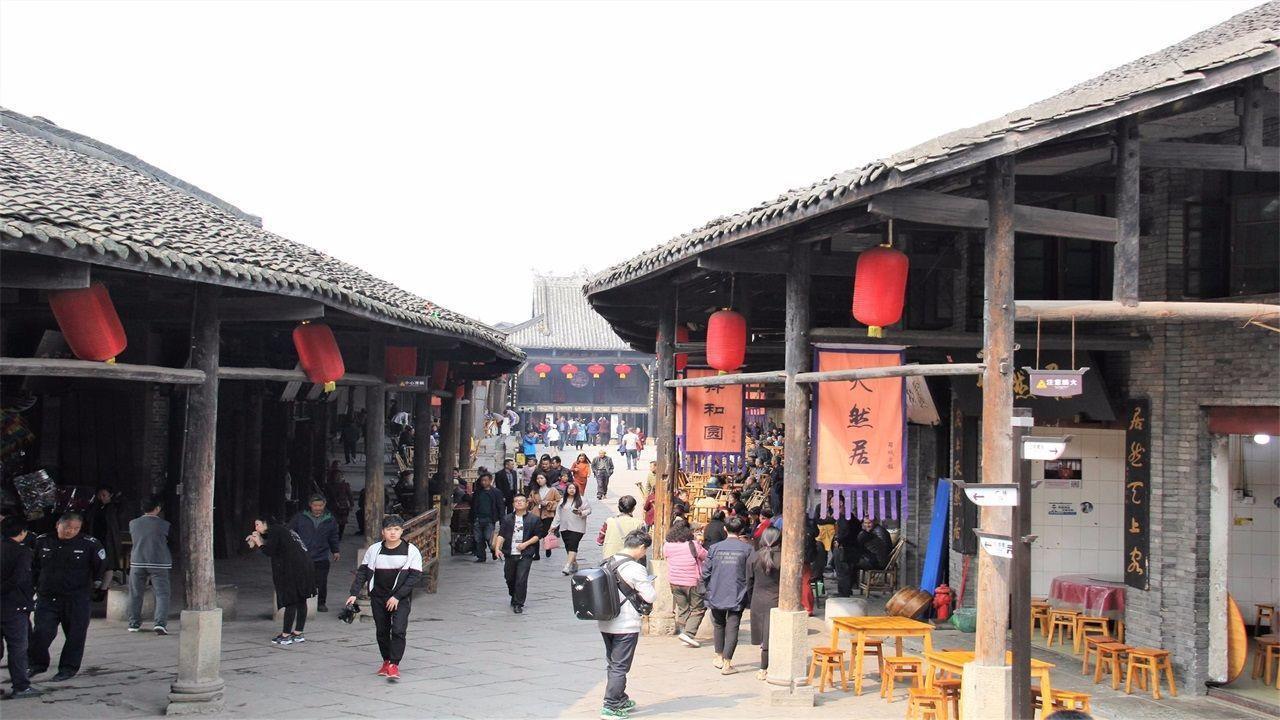 为河渠装上1600米防护栏