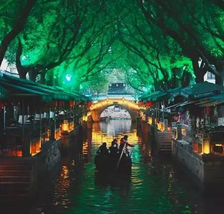 像她这样的歌手,是困不住的